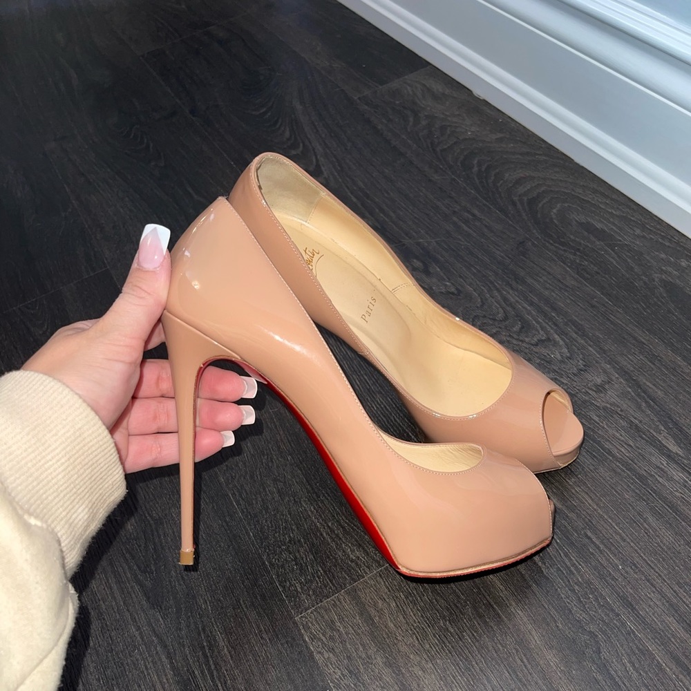 Christian Louboutin Very Privé Nude Peep-Toe Heels size 41